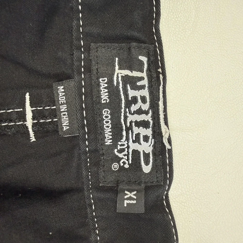 Tripp NYC Shorts Mens XL Black Cargo Goth Punk Skull Graphic 14 Inseam